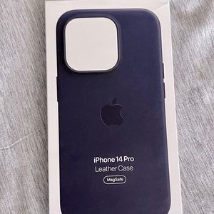 iPhone 14 Pro leather case